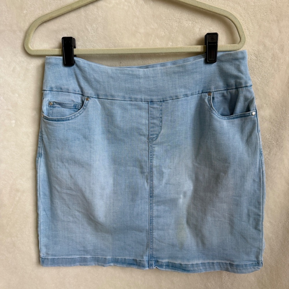 S.C. and Co Light Wash Denim Pull On Stretch Mini Skort Size L Built In Shorts